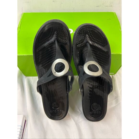 Crocs Sanrah size 8 Black sandals wedges - Picture 5 of 9
